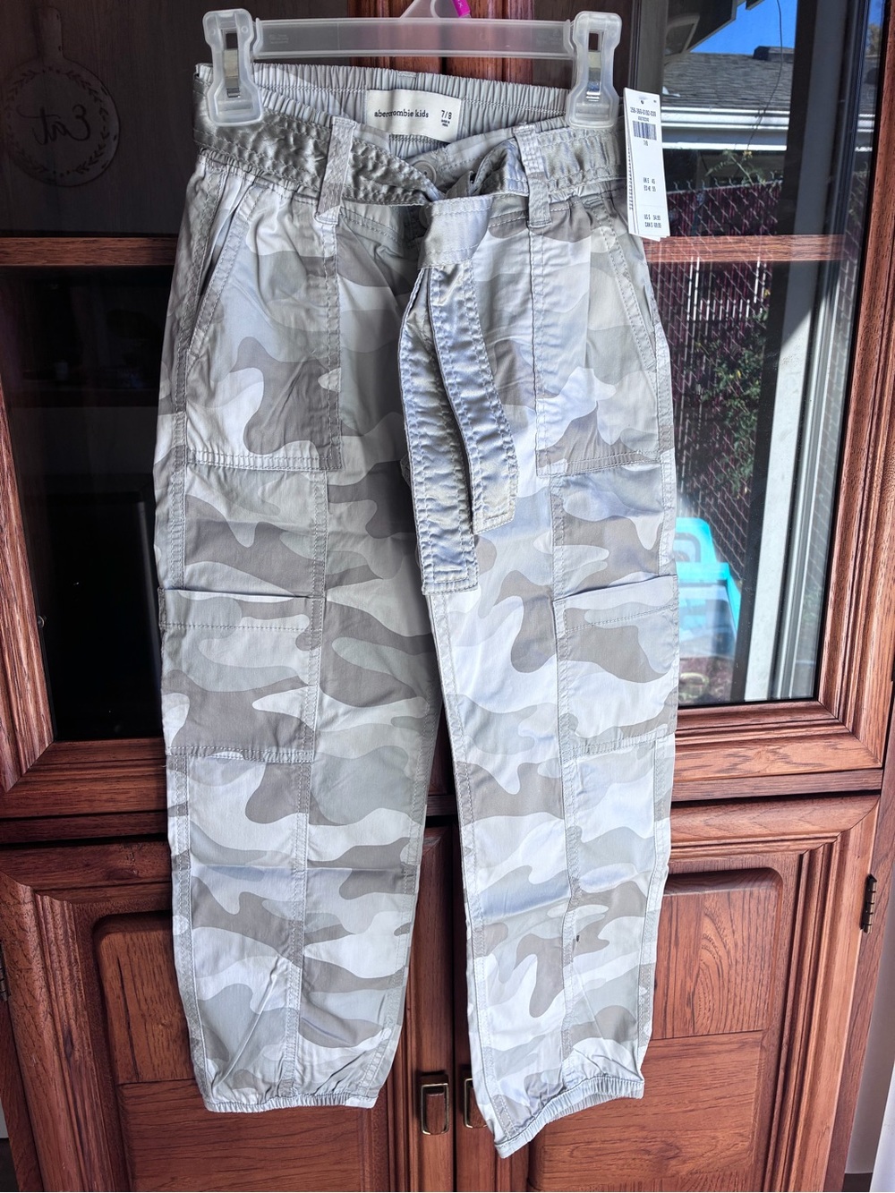 Abercrombie Kids belted camo pants size 7/8.